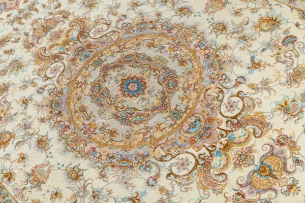 Tabriz Khatibi Persian carpet in ivory and beige, 3×2 m, 6 sqm 60 Raj, silk & wool, handwoven in Iran.