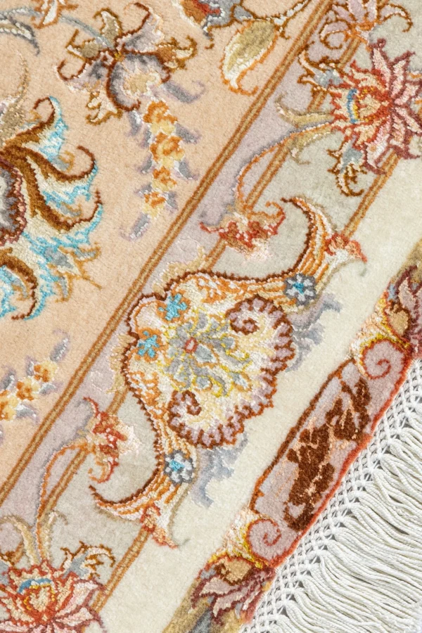 Tabriz Khatibi Persian carpet in ivory and beige, 3×2 m, 6 sqm 60 Raj, silk & wool, handwoven in Iran.