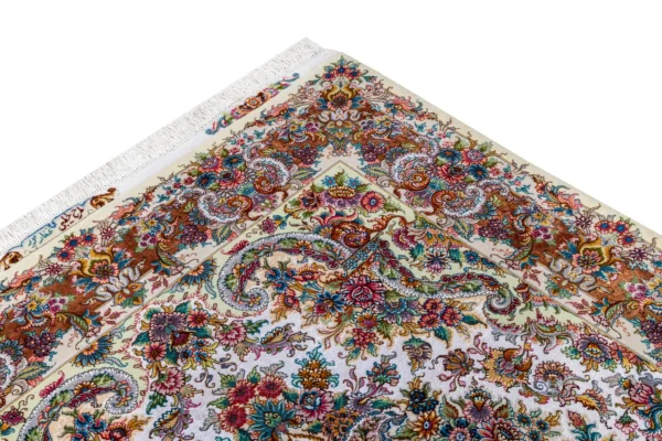 Persian hand-knotted Tabriz carpet with signature Khatibi floral motif, 60 Raj, fine wool and silk, measuring 2.10×1.54m – masterpiece craftsmanship from Iran.