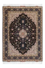 Hand-knotted Persian Tabriz Heris rug in black and cream tones with a central medallion, made of fine wool with silk highlights – 3 sqm, 50 Raj density.